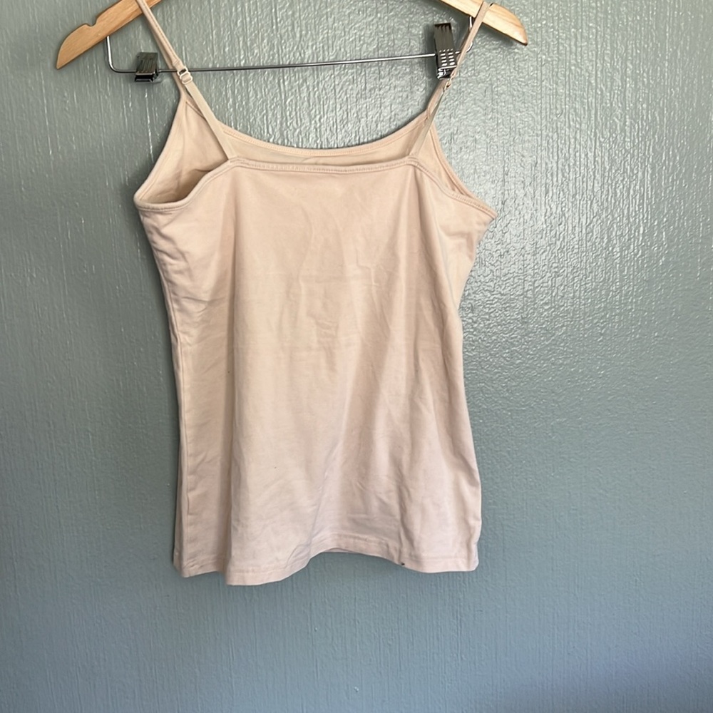 Women’s Gap built in bra tank Size Medium - Picture 3 of 3